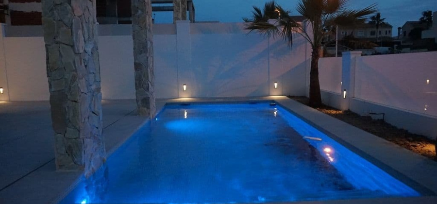 Torrevieja, Alicante, 4 Bedrooms Bedrooms, ,4 BathroomsBathrooms,Townhouse,Resale,7563294833382309