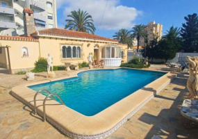 Torrevieja, Alicante, 4 Bedrooms Bedrooms, ,2 BathroomsBathrooms,Villa,Resale,14951299129595012