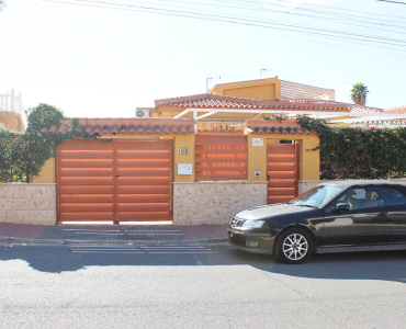 Torrevieja, Alicante, 3 Bedrooms Bedrooms, ,3 BathroomsBathrooms,Villa,Resale,19866190582578768
