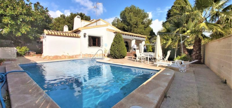 Torrevieja, Alicante, 4 Bedrooms Bedrooms, ,3 BathroomsBathrooms,Villa,Resale,149512507466971616