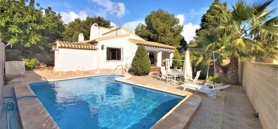 Torrevieja, Alicante, 4 Bedrooms Bedrooms, ,3 BathroomsBathrooms,Villa,Resale,149512507466971616