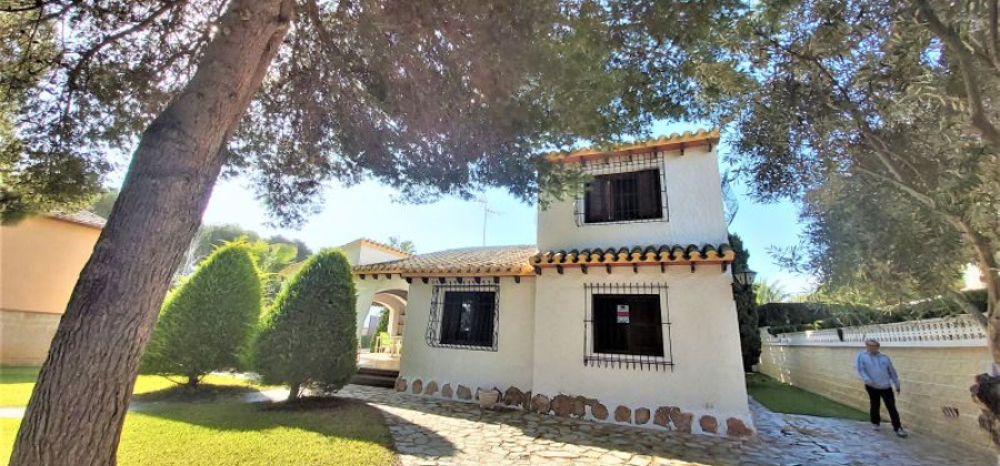 Torrevieja, Alicante, 4 Bedrooms Bedrooms, ,3 BathroomsBathrooms,Villa,Resale,149512507466971616