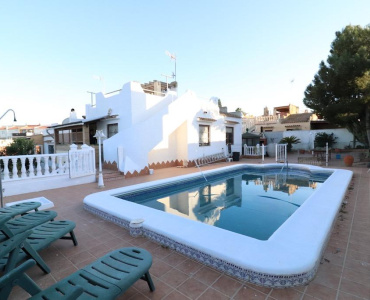 Torrevieja, Alicante, 4 Bedrooms Bedrooms, ,3 BathroomsBathrooms,Villa,Resale,209924245218957408