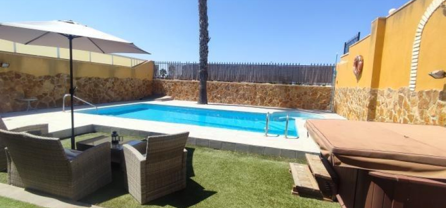 Torrevieja, Alicante, 6 Bedrooms Bedrooms, ,4 BathroomsBathrooms,Villa,Resale,7563294893205670
