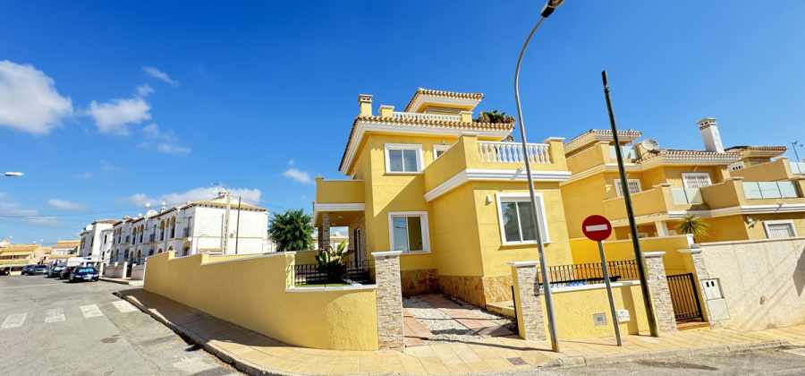 Villamartin, Alicante, 3 Bedrooms Bedrooms, ,2 BathroomsBathrooms,Villa,Resale,944266