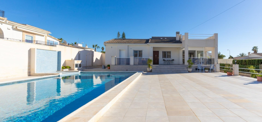 Torrevieja, Alicante, 3 Bedrooms Bedrooms, ,2 BathroomsBathrooms,Villa,Resale,75632215412216752