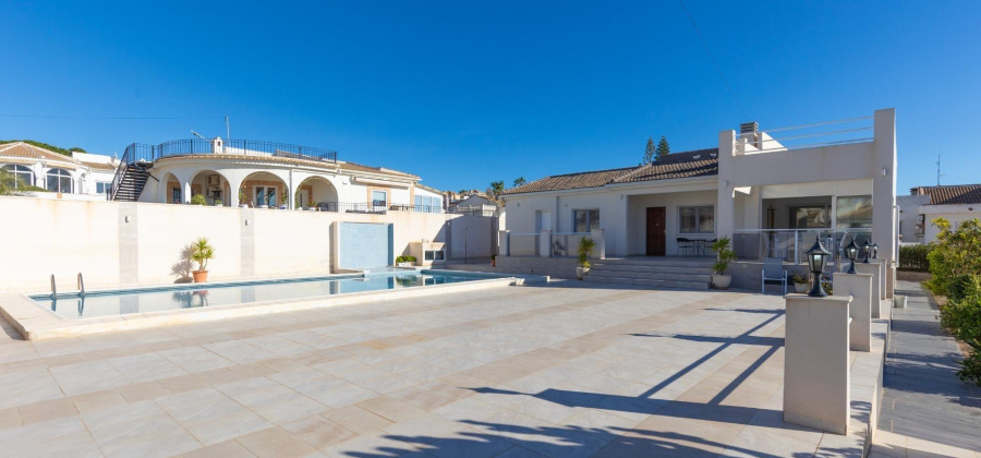 Torrevieja, Alicante, 3 Bedrooms Bedrooms, ,2 BathroomsBathrooms,Villa,Resale,75632215412216752