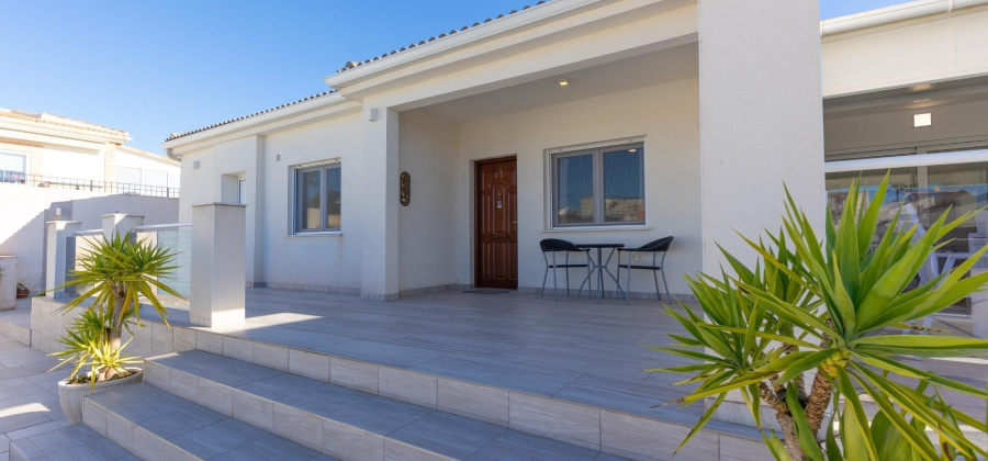 Torrevieja, Alicante, 3 Bedrooms Bedrooms, ,2 BathroomsBathrooms,Villa,Resale,75632215412216752