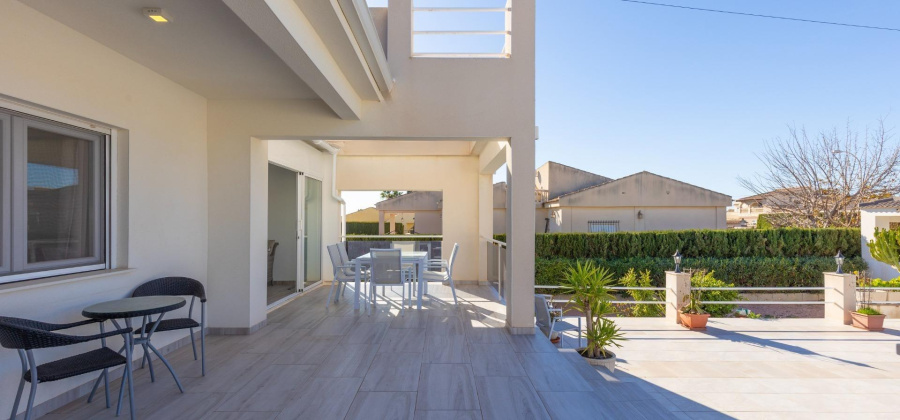 Torrevieja, Alicante, 3 Bedrooms Bedrooms, ,2 BathroomsBathrooms,Villa,Resale,75632215412216752
