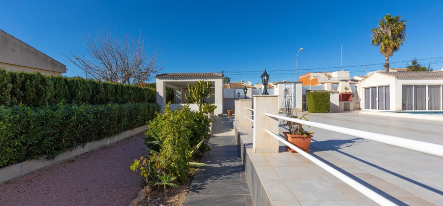 Torrevieja, Alicante, 3 Bedrooms Bedrooms, ,2 BathroomsBathrooms,Villa,Resale,75632215412216752