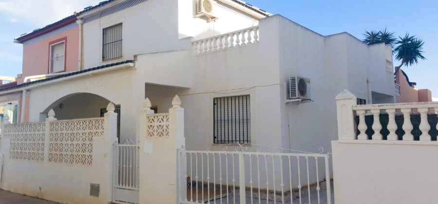 Torrevieja, Alicante, 3 Bedrooms Bedrooms, ,2 BathroomsBathrooms,Villa,Resale,209924285616886432