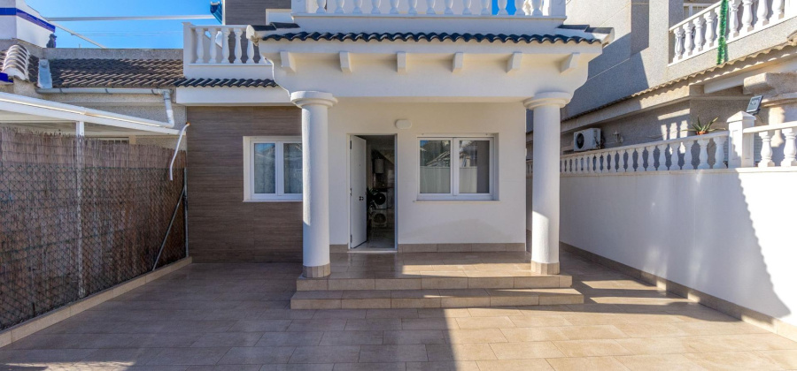 Torrevieja, Alicante, 3 Bedrooms Bedrooms, ,2 BathroomsBathrooms,Villa,Resale,65945275694016848