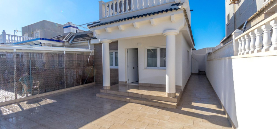 Torrevieja, Alicante, 3 Bedrooms Bedrooms, ,2 BathroomsBathrooms,Villa,Resale,65945275694016848