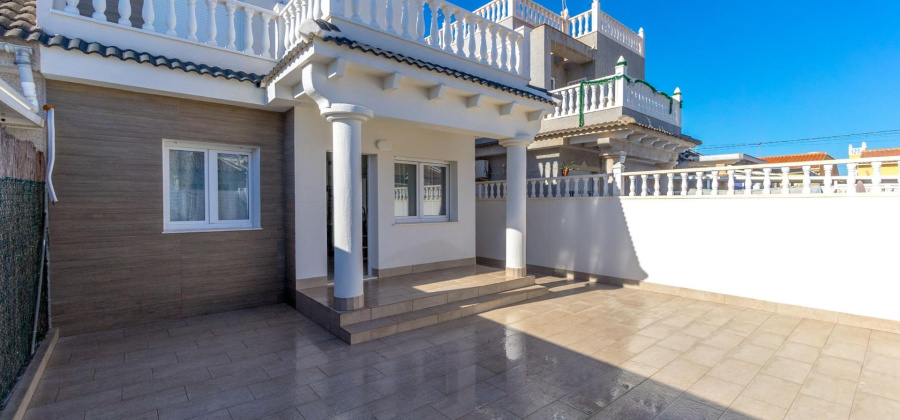 Torrevieja, Alicante, 3 Bedrooms Bedrooms, ,2 BathroomsBathrooms,Villa,Resale,65945275694016848