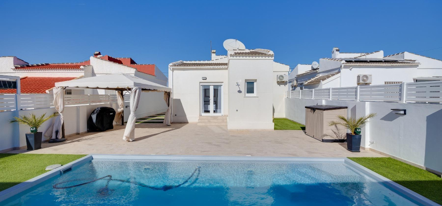 Torrevieja, Alicante, 3 Bedrooms Bedrooms, ,2 BathroomsBathrooms,Villa,Resale,75632108273046704