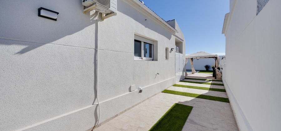 Torrevieja, Alicante, 3 Bedrooms Bedrooms, ,2 BathroomsBathrooms,Villa,Resale,75632108273046704