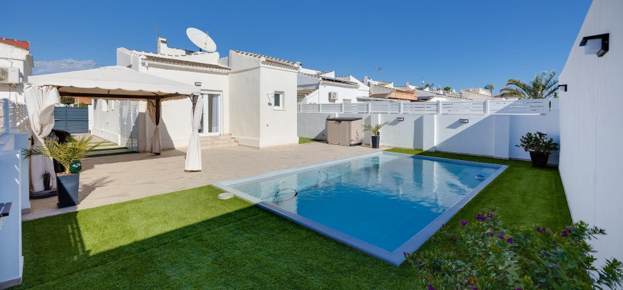 Torrevieja, Alicante, 3 Bedrooms Bedrooms, ,2 BathroomsBathrooms,Villa,Resale,75632108273046704