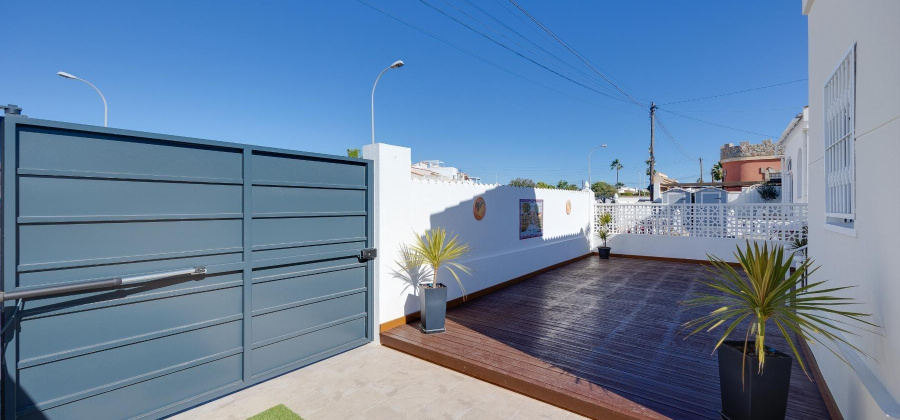 Torrevieja, Alicante, 3 Bedrooms Bedrooms, ,2 BathroomsBathrooms,Villa,Resale,75632108273046704