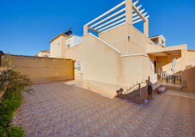 Torrevieja, Alicante, 2 Bedrooms Bedrooms, ,1 BathroomBathrooms,Villa,Resale,328216375080121536