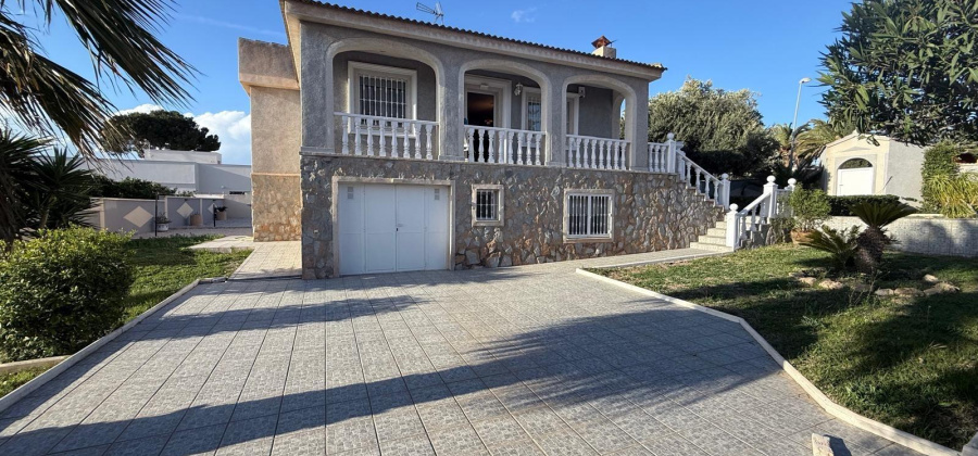 Torrevieja, Alicante, 4 Bedrooms Bedrooms, ,2 BathroomsBathrooms,Villa,Resale,75632207041820080