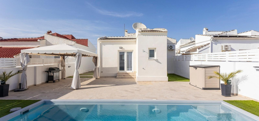 Torrevieja, Alicante, 3 Bedrooms Bedrooms, ,2 BathroomsBathrooms,Villa,Resale,75632207820780752