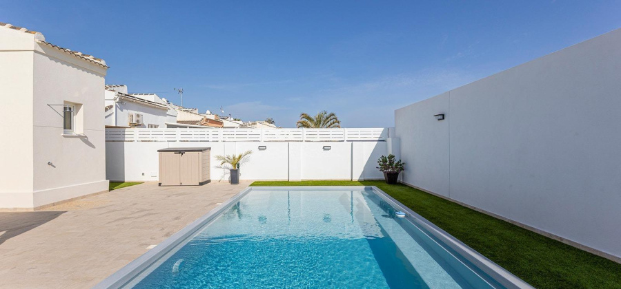 Torrevieja, Alicante, 3 Bedrooms Bedrooms, ,2 BathroomsBathrooms,Villa,Resale,75632207820780752