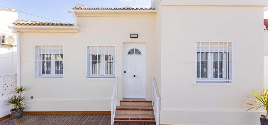 Torrevieja, Alicante, 3 Bedrooms Bedrooms, ,2 BathroomsBathrooms,Villa,Resale,75632207820780752