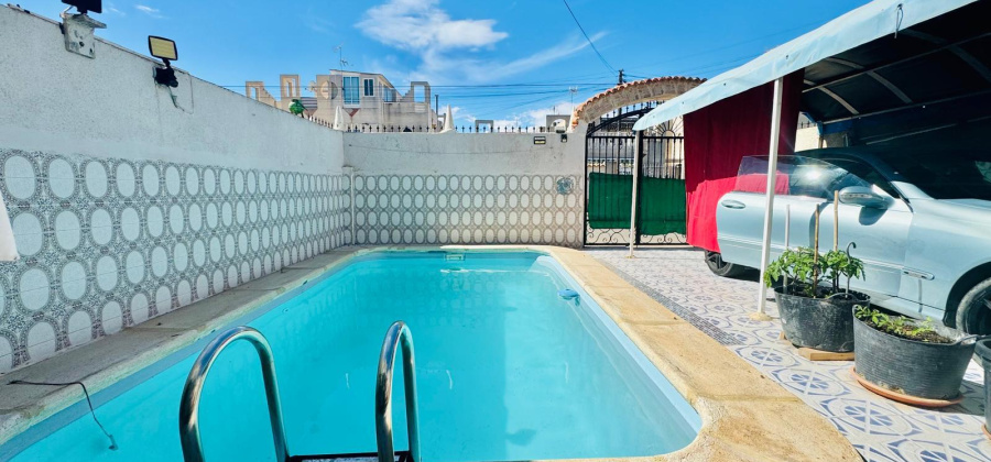 Torrevieja, Alicante, 4 Bedrooms Bedrooms, ,2 BathroomsBathrooms,Villa,Resale,328216163486620352