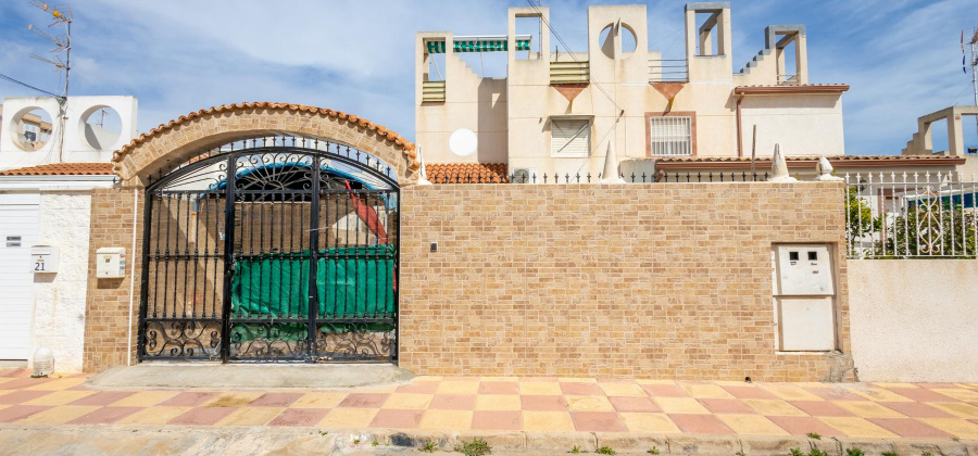 Torrevieja, Alicante, 4 Bedrooms Bedrooms, ,2 BathroomsBathrooms,Villa,Resale,328216163486620352