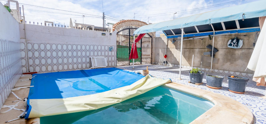 Torrevieja, Alicante, 4 Bedrooms Bedrooms, ,2 BathroomsBathrooms,Villa,Resale,328216163486620352