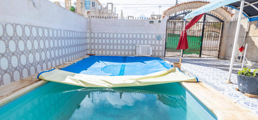 Torrevieja, Alicante, 4 Bedrooms Bedrooms, ,2 BathroomsBathrooms,Villa,Resale,328216163486620352