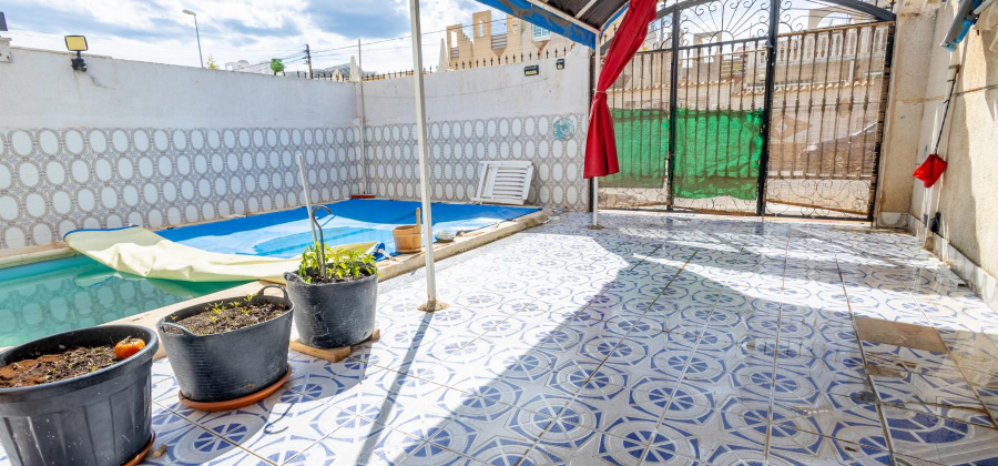 Torrevieja, Alicante, 4 Bedrooms Bedrooms, ,2 BathroomsBathrooms,Villa,Resale,328216163486620352