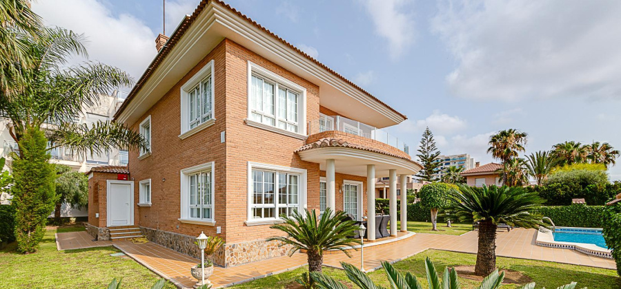 Torrevieja, Alicante, 5 Bedrooms Bedrooms, ,3 BathroomsBathrooms,Villa,Resale,328216284093044608