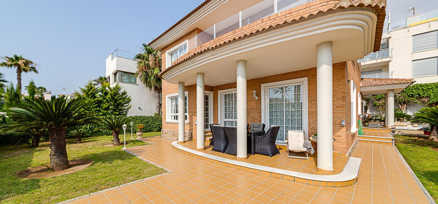 Torrevieja, Alicante, 5 Bedrooms Bedrooms, ,3 BathroomsBathrooms,Villa,Resale,328216284093044608