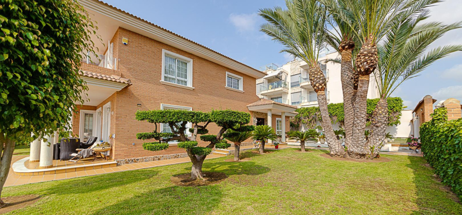 Torrevieja, Alicante, 5 Bedrooms Bedrooms, ,3 BathroomsBathrooms,Villa,Resale,328216284093044608