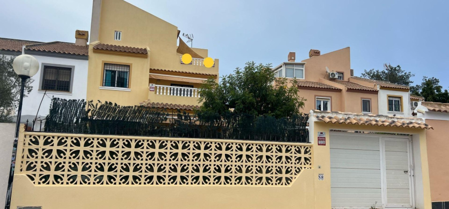 Torrevieja, Alicante, 4 Bedrooms Bedrooms, ,1 BathroomBathrooms,Villa,Resale,75632508016437328