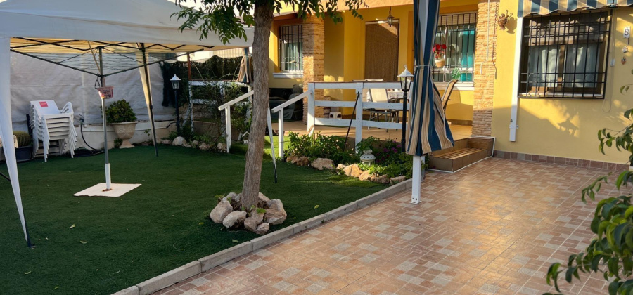 Torrevieja, Alicante, 4 Bedrooms Bedrooms, ,1 BathroomBathrooms,Villa,Resale,75632508016437328
