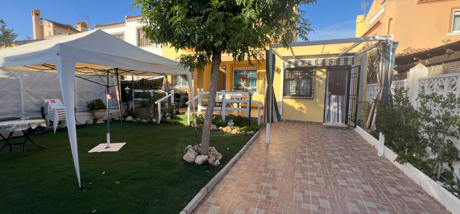 Torrevieja, Alicante, 4 Bedrooms Bedrooms, ,1 BathroomBathrooms,Villa,Resale,75632508016437328