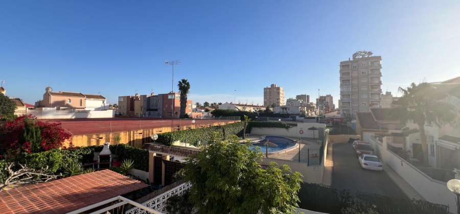 Torrevieja, Alicante, 4 Bedrooms Bedrooms, ,1 BathroomBathrooms,Villa,Resale,75632508016437328
