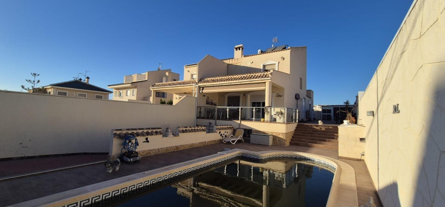 Torrevieja, Alicante, 5 Bedrooms Bedrooms, ,3 BathroomsBathrooms,Townhouse,Resale,75632173814016080