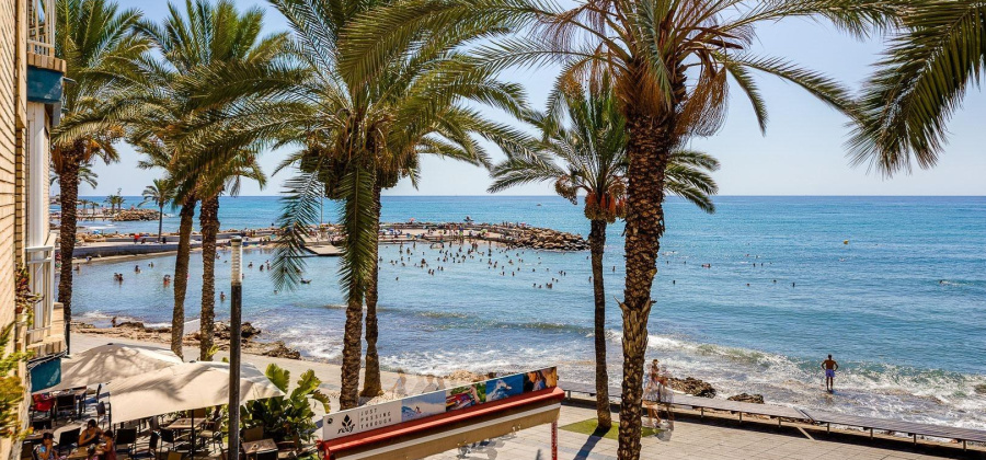 Torrevieja, Alicante, 4 Bedrooms Bedrooms, ,2 BathroomsBathrooms,Apartment,Resale,75632206696507264