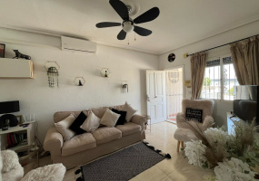 Torrevieja, Alicante, 2 Bedrooms Bedrooms, ,1 BathroomBathrooms,Apartment,Resale,10353677735106392