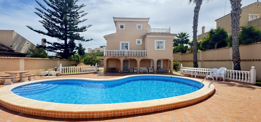 La Zenia, Alicante, 5 Bedrooms Bedrooms, ,3 BathroomsBathrooms,Villa,Resale,103186208314607808