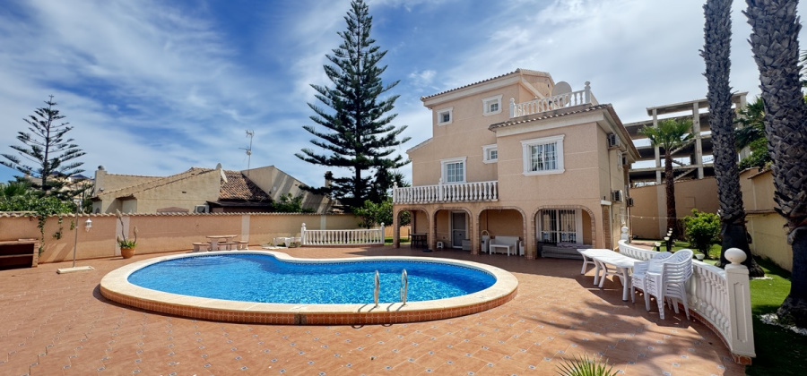 La Zenia, Alicante, 5 Bedrooms Bedrooms, ,3 BathroomsBathrooms,Villa,Resale,103186208314607808