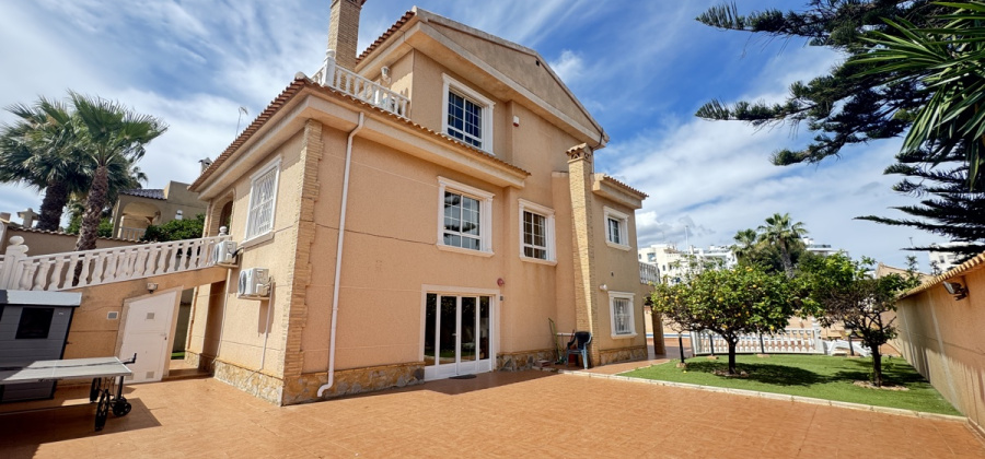 La Zenia, Alicante, 5 Bedrooms Bedrooms, ,3 BathroomsBathrooms,Villa,Resale,103186208314607808
