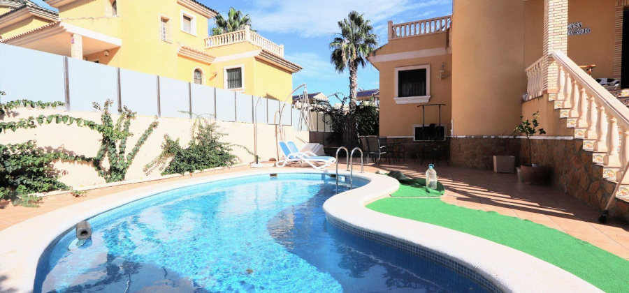 Villamartin, Alicante, 3 Bedrooms Bedrooms, ,2 BathroomsBathrooms,Villa,Resale,328216283894790016