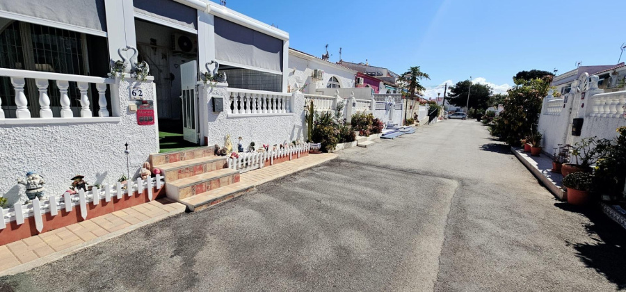 Torrevieja, Alicante, 2 Bedrooms Bedrooms, ,1 BathroomBathrooms,Bungalow,Resale,75632173519976608