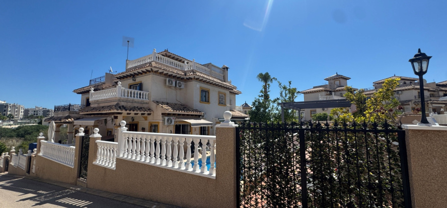 Villamartin, Alicante, 3 Bedrooms Bedrooms, ,2 BathroomsBathrooms,Townhouse,Resale,103186178059901120