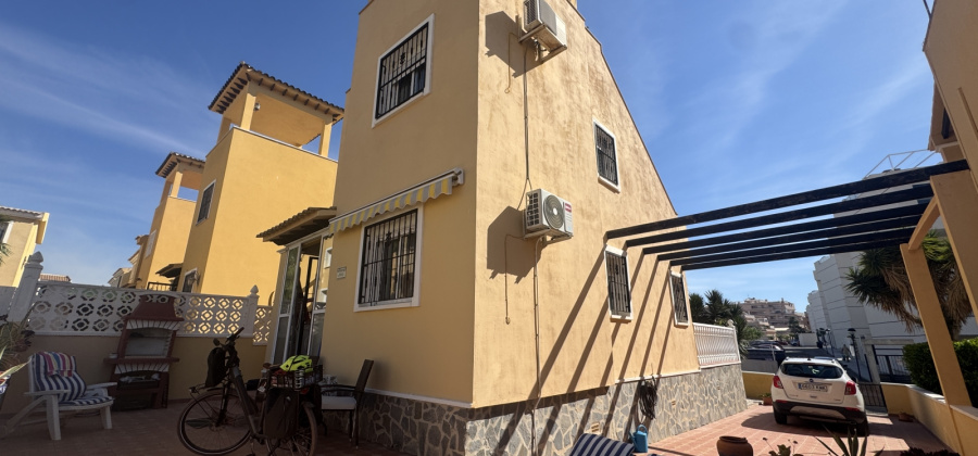 Villamartin, Alicante, 3 Bedrooms Bedrooms, ,2 BathroomsBathrooms,Villa,Resale,103186229372159136