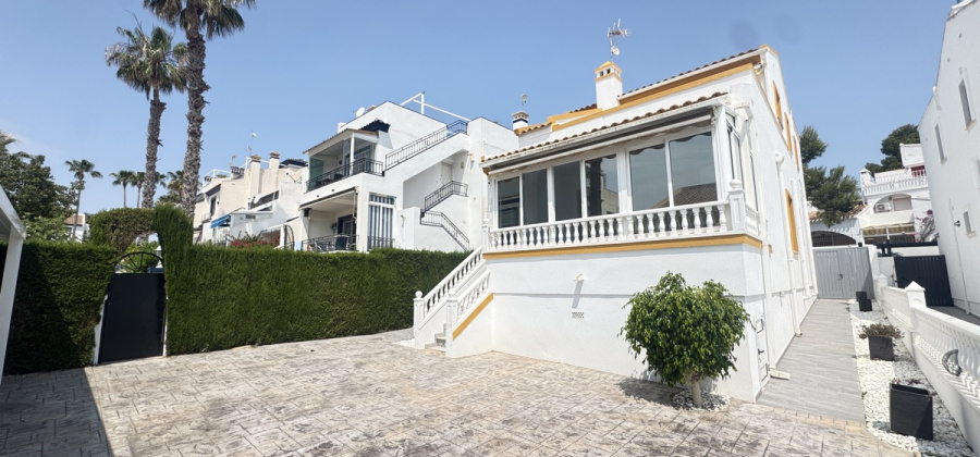 Villamartin, Alicante, 3 Bedrooms Bedrooms, ,3 BathroomsBathrooms,Villa,Resale,103186638126155360